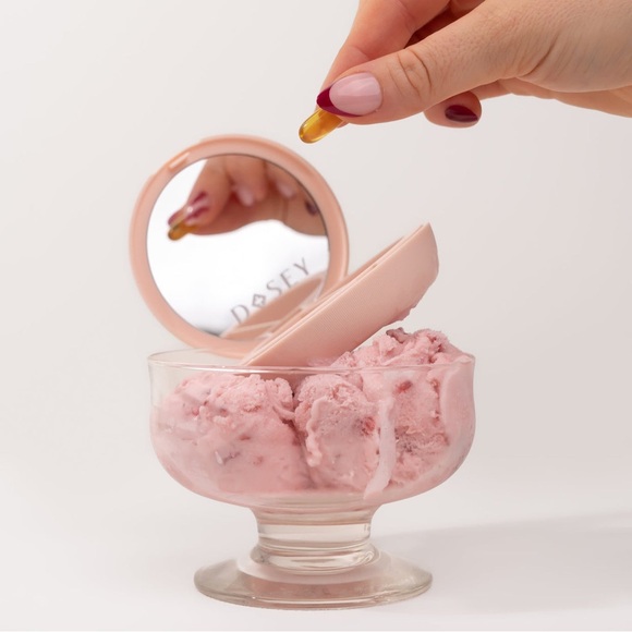 Dosey Pill Compact - Picture 3 of 14